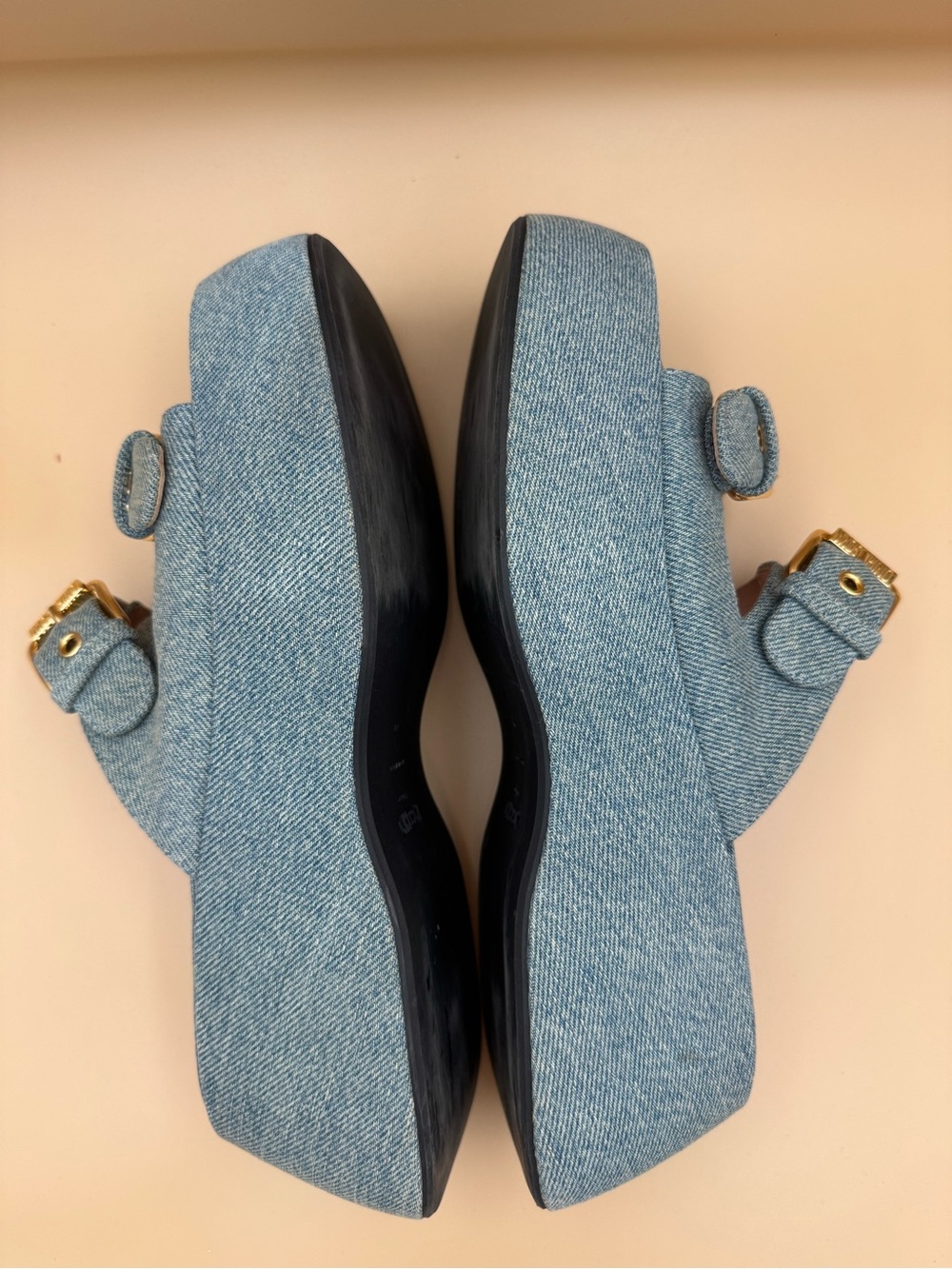 Moschino Buckle Platform Slides
Denim Blue with Gold Hardware
Size EU 41 / US 10 - Picture 15 of 16